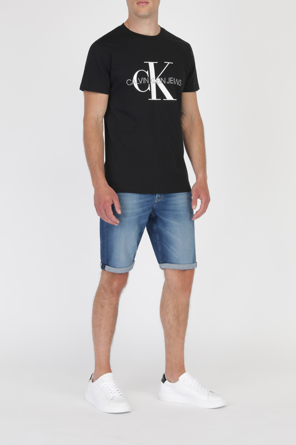 חולצת טי עם לוגו מונוגרמי